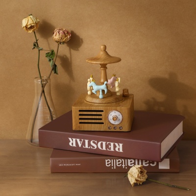 HT旋转木马蓝牙音箱创意音响桌面摆件旋转音箱女生礼物送女生礼物