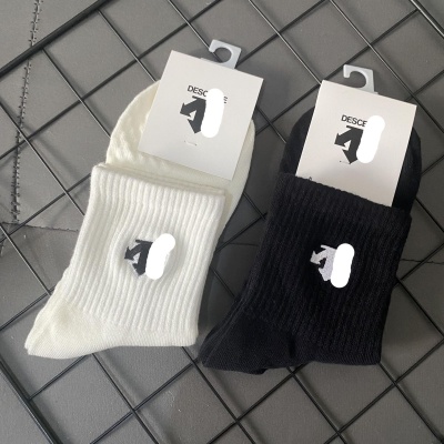 春夏款运动袜刺绣棉袜户外吸汗透气休闲时尚跑步健身潮流中筒袜子