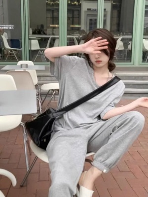 【厂家直销】纯色大领口短袖t恤女宽松休闲显瘦内搭V领打底衫潮牌