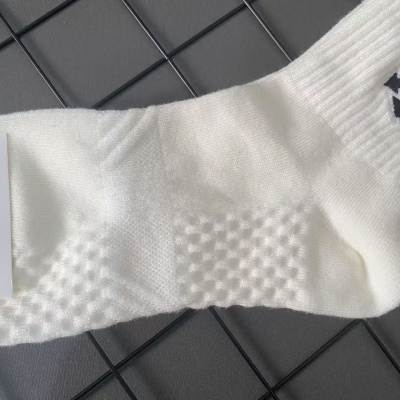 春夏款运动袜刺绣棉袜户外吸汗透气休闲时尚跑步健身潮流中筒袜子