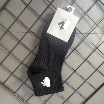 春夏款运动袜刺绣棉袜户外吸汗透气休闲时尚跑步健身潮流中筒袜子