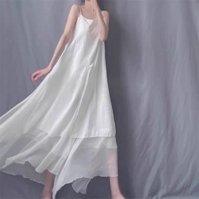 不规则飘逸吊带连衣裙女夏季设计感小众森系文艺范气质大摆长裙子