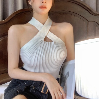 2023夏季新款辣妹性感交叉镂空露肩挂脖吊带背心女露脐针织上衣